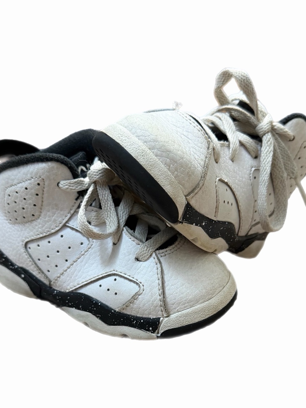Retro Jordan 6 Reverse Oreo Sneakers